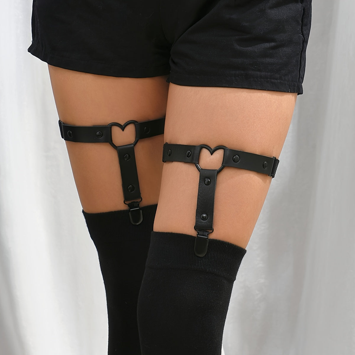 Adjustable Heart Garter With Anti-Slip Clip